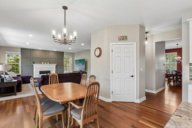 35 Oakview Court, South Elgin, IL 60177
