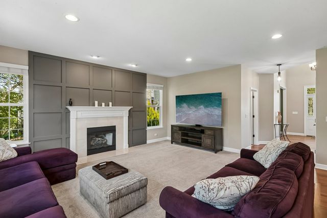 35 Oakview Court, South Elgin, IL 60177
