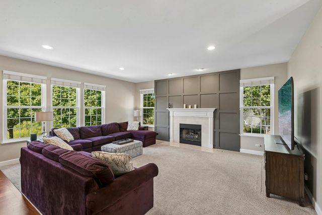 35 Oakview Court, South Elgin, IL 60177