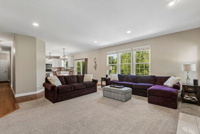 35 Oakview Court, South Elgin, IL 60177