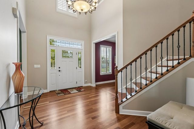 35 Oakview Court, South Elgin, IL 60177