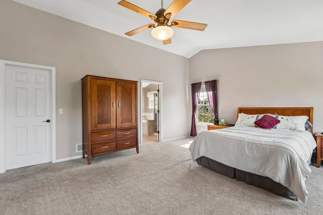 35 Oakview Court, South Elgin, IL 60177
