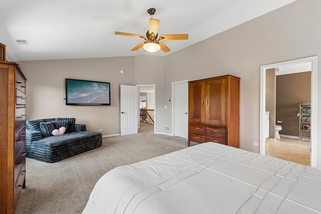 35 Oakview Court, South Elgin, IL 60177