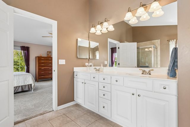 35 Oakview Court, South Elgin, IL 60177