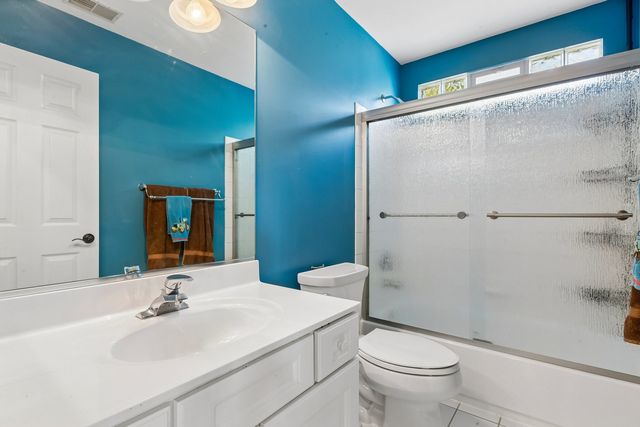35 Oakview Court, South Elgin, IL 60177