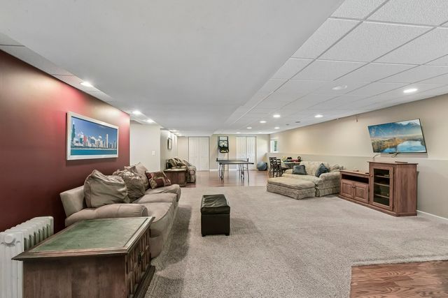 35 Oakview Court, South Elgin, IL 60177