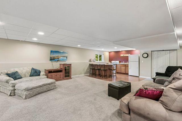 35 Oakview Court, South Elgin, IL 60177