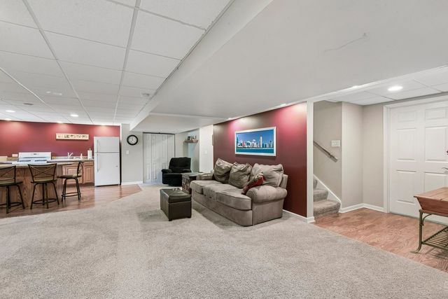 35 Oakview Court, South Elgin, IL 60177