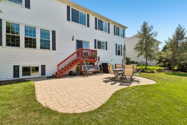 35 Oakview Court, South Elgin, IL 60177