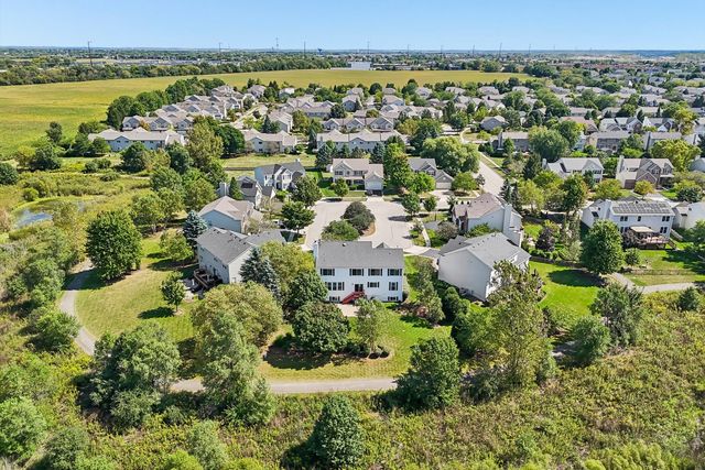 35 Oakview Court, South Elgin, IL 60177
