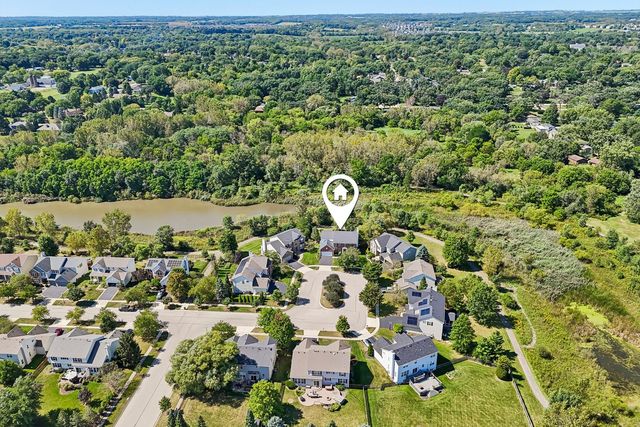 35 Oakview Court, South Elgin, IL 60177