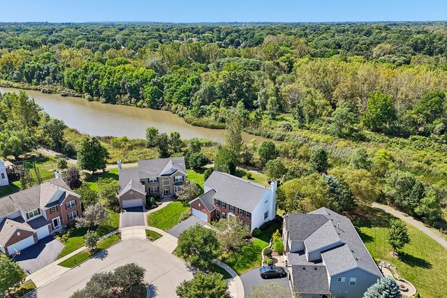 35 Oakview Court, South Elgin, IL 60177