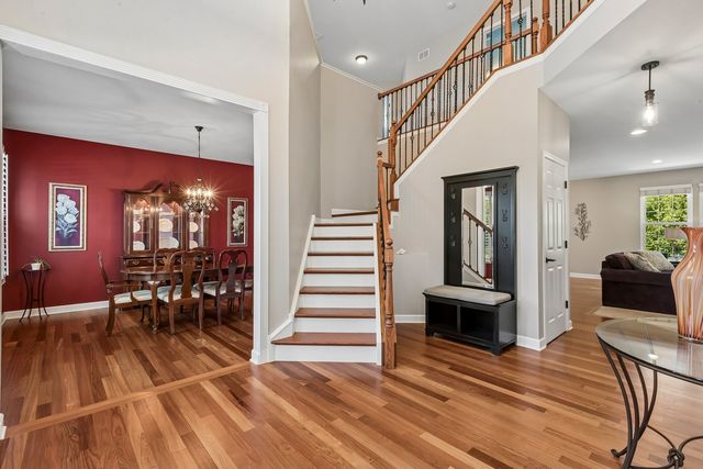 35 Oakview Court, South Elgin, IL 60177
