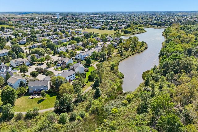 35 Oakview Court, South Elgin, IL 60177