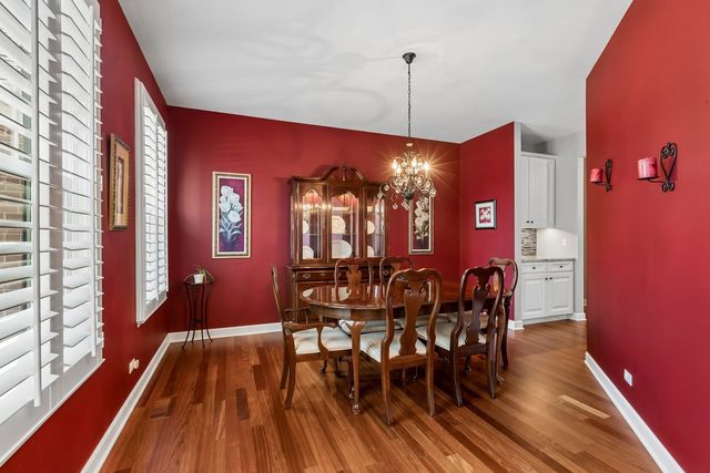 35 Oakview Court, South Elgin, IL 60177