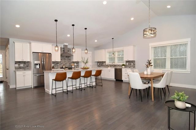 67 Stonebridge Lane 25, Warwick, RI 02818