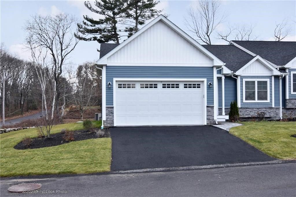 67 Stonebridge Lane 25, Warwick, RI 02818