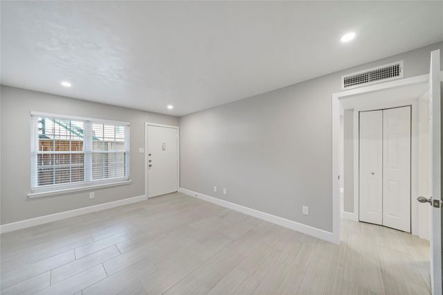 845 Augusta Drive 45, Houston, TX 77057