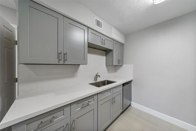 845 Augusta Drive 45, Houston, TX 77057