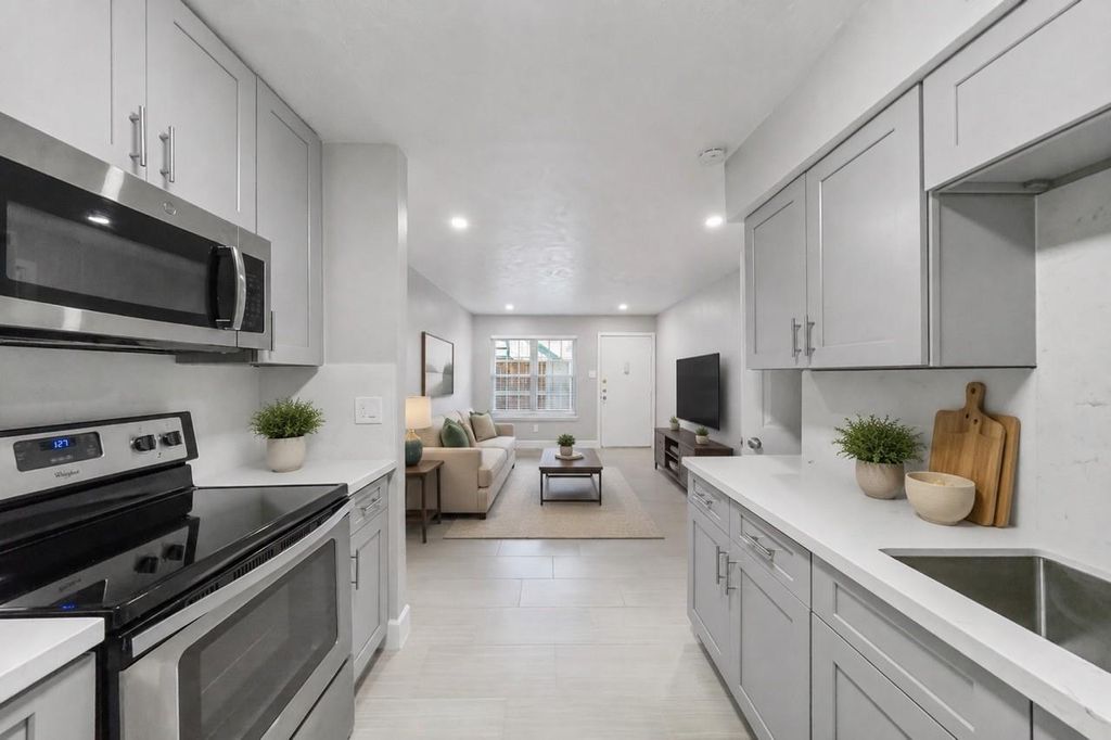 845 Augusta Drive 45, Houston, TX 77057