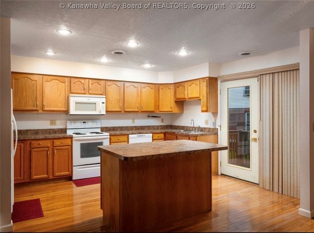 6 Lincoln Heights, Alum Creek, WV 25003