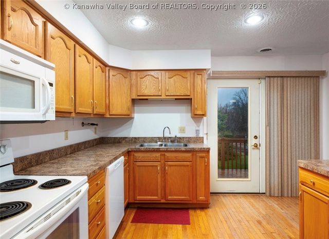 6 Lincoln Heights, Alum Creek, WV 25003