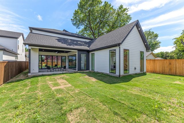 1407 Pueblo Street, Dallas, TX 75212