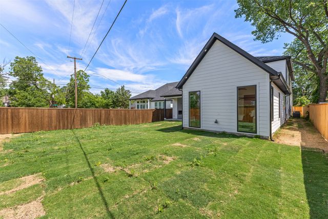 1407 Pueblo Street, Dallas, TX 75212