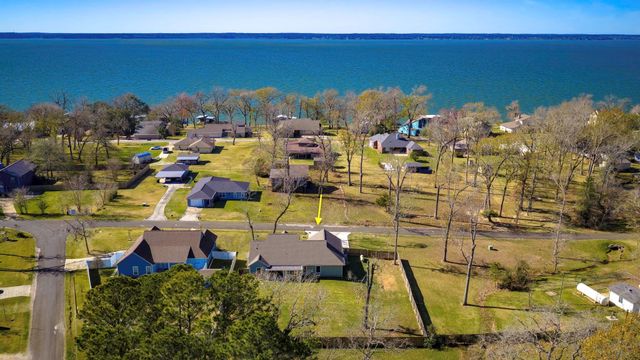 308 Resort Drive, Livingston, TX 77351