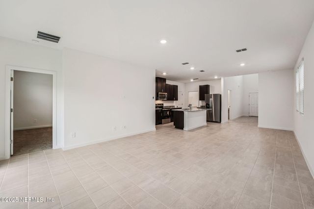 7492 QUEENSGATE Circle, Jacksonville, FL 32219