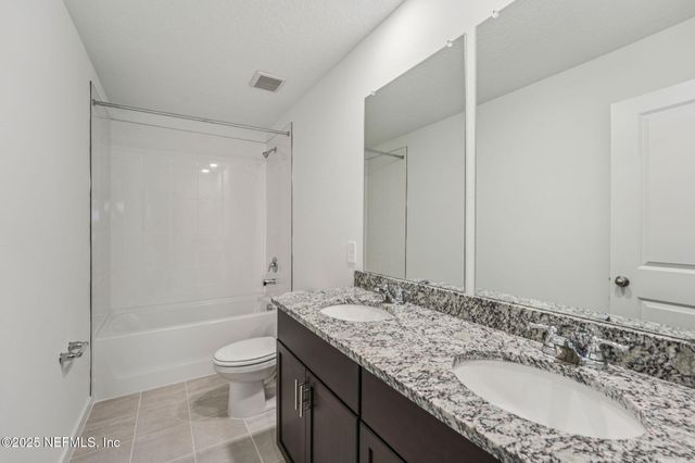 7492 QUEENSGATE Circle, Jacksonville, FL 32219