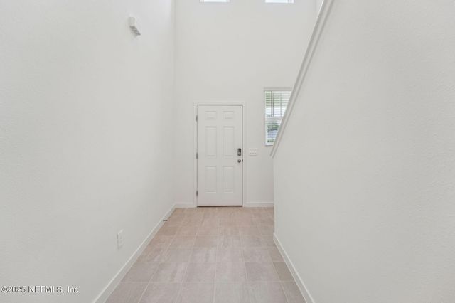 7492 QUEENSGATE Circle, Jacksonville, FL 32219