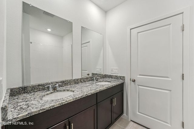 7492 QUEENSGATE Circle, Jacksonville, FL 32219