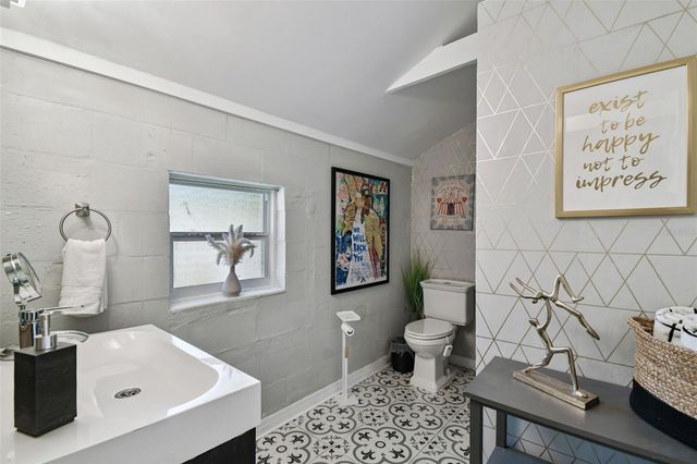 3319 W PAUL AVENUE, Tampa, FL 33611