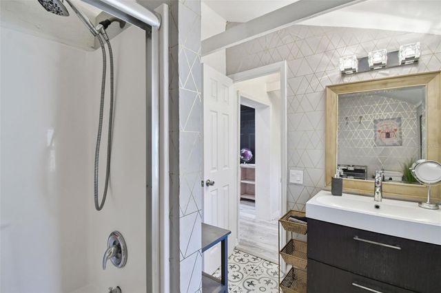 3319 W PAUL AVENUE, Tampa, FL 33611