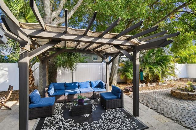 3319 W PAUL AVENUE, Tampa, FL 33611