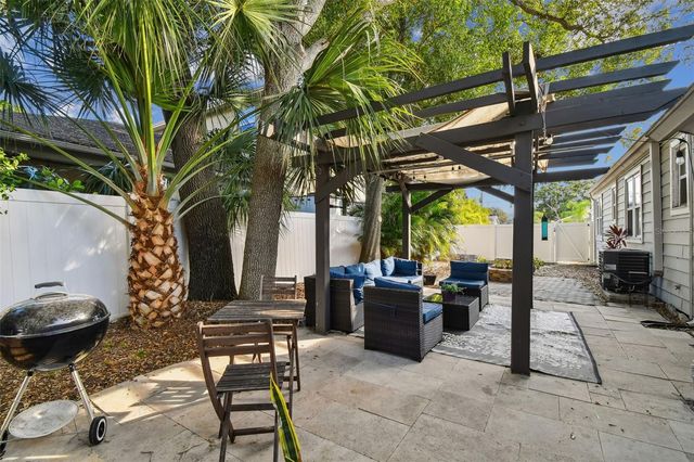 3319 W PAUL AVENUE, Tampa, FL 33611