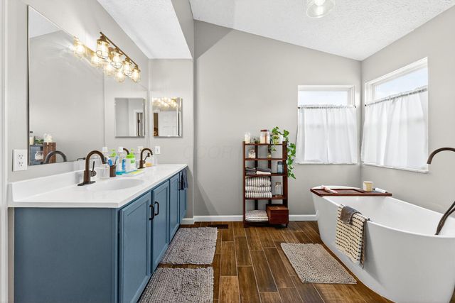 7002 Abercorn Place, Canal Winchester, OH 43110