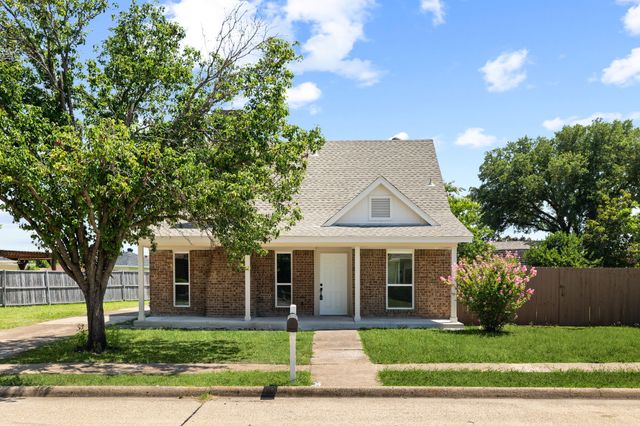 2006 Toulon Lane, Carrollton, TX 75007
