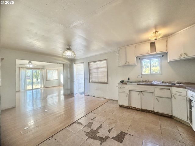 24275 BUNN CREEK Rd, Cloverdale, OR 97112