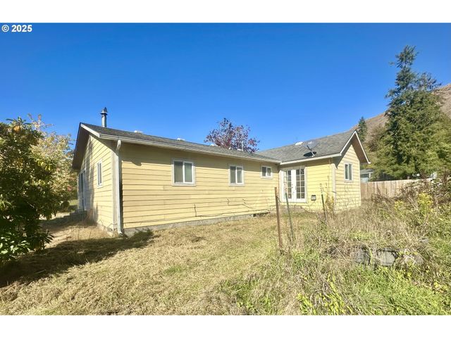 24275 BUNN CREEK Rd, Cloverdale, OR 97112
