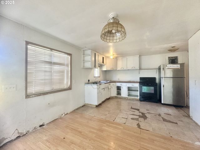 24275 BUNN CREEK Rd, Cloverdale, OR 97112