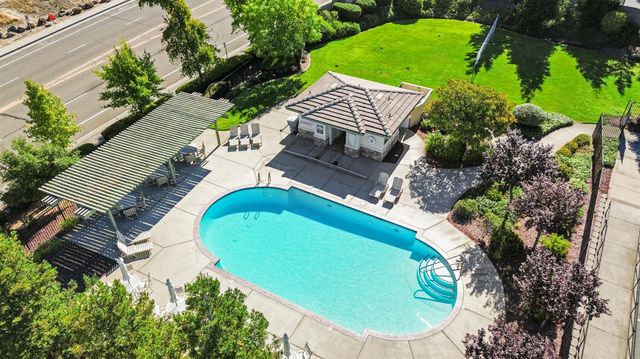 3030 Black Oak Dr, Rocklin, CA 95765