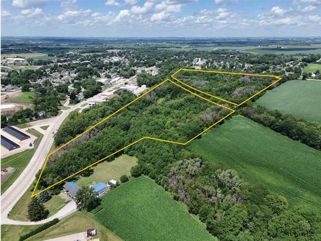 Iowa Rd., Center Point, IA 52402