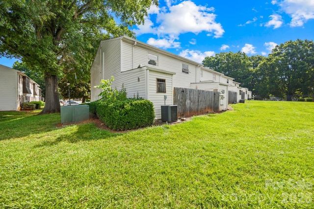 7915 Oak Meadow Court, Charlotte, NC 28210