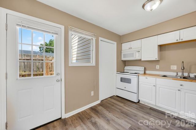 7915 Oak Meadow Court, Charlotte, NC 28210
