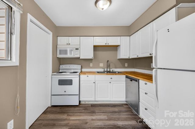 7915 Oak Meadow Court, Charlotte, NC 28210