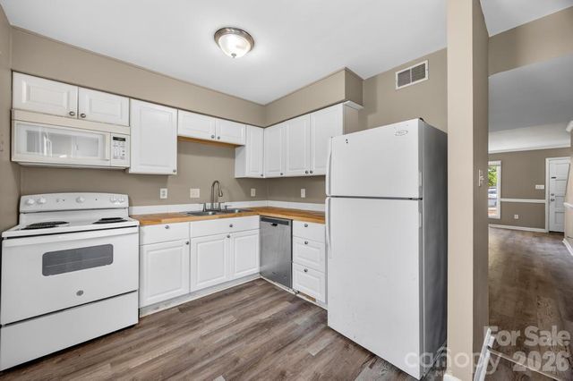 7915 Oak Meadow Court, Charlotte, NC 28210