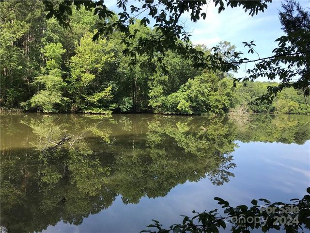 2793 Catawba Road 24, Great Falls, SC 29055