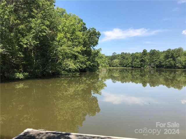 2793 Catawba Road 24, Great Falls, SC 29055